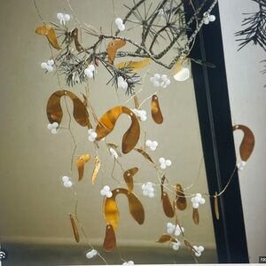 De Welded Brass Mistletoe Garland